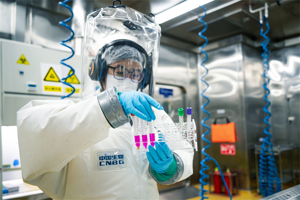 2020年7月1日，中国首家新冠疫苗研发P3高档级生物安全尝试室在武汉生物制品钻研所落成。这是国内人间传染病领域首家企业运营的P3尝试室，可从事细胞水平、啮齿动物与非人灵长类动物水平试验，满足新发突发传染病疫苗临床前研发的必要。目前已是疫苗领域新发突发传染病钻研的沉要尝试平台。.jpg